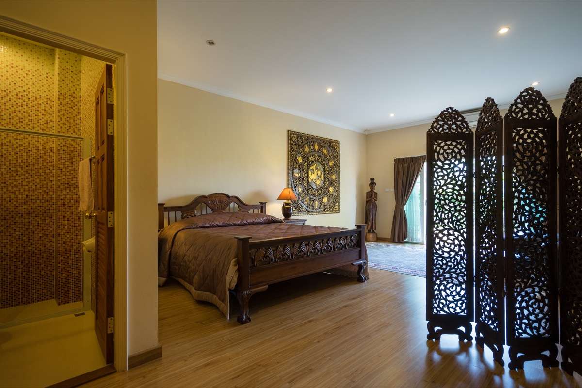 Beautiful Saraphi Family Estate – Luxury Living with Extensive Gardens