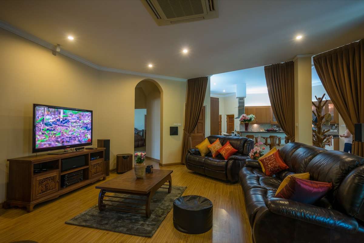 Beautiful Saraphi Family Estate – Luxury Living with Extensive Gardens