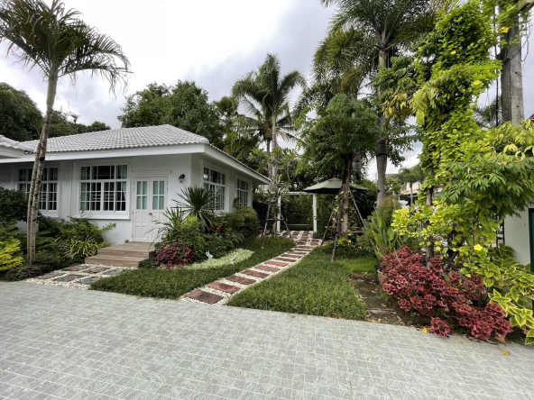 News refurbished 5 bedroom home with pool for sale-SHG-HS471