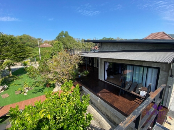 Beautiful property with 2 modern houses on a large plot of land in a semi-rural area in Doi saket