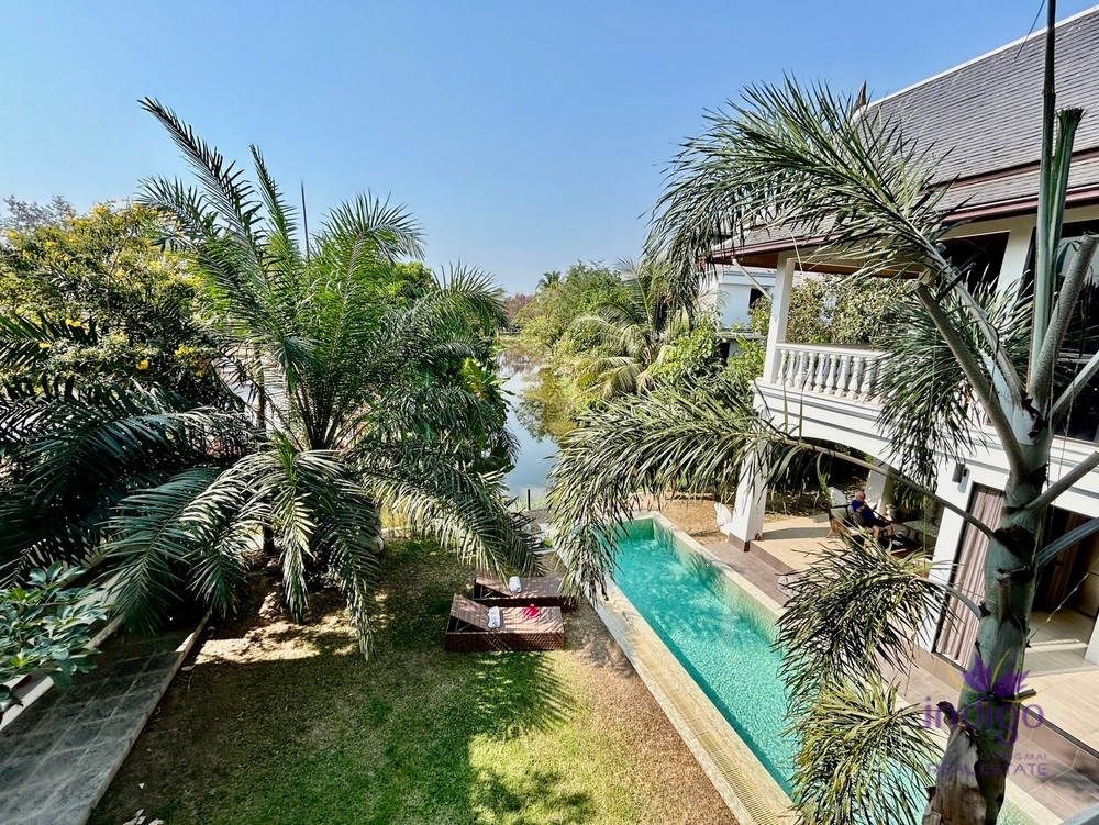 Luxury Custom-Built Pool Villa with 5 bedroom private swimming pool For Sale at Flora Ville
