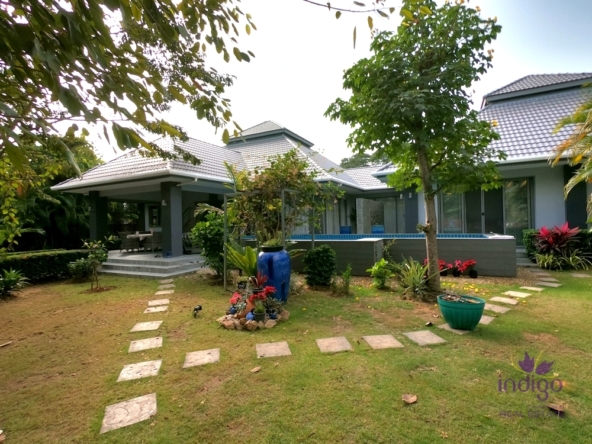 private pool and entertaining sala.  Moo Baan Wangtan
