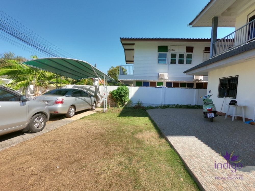 House for Sale in Chiang Mai City! 4 bedroom fully furnished Watgate Muang Chiangmai-I-3647