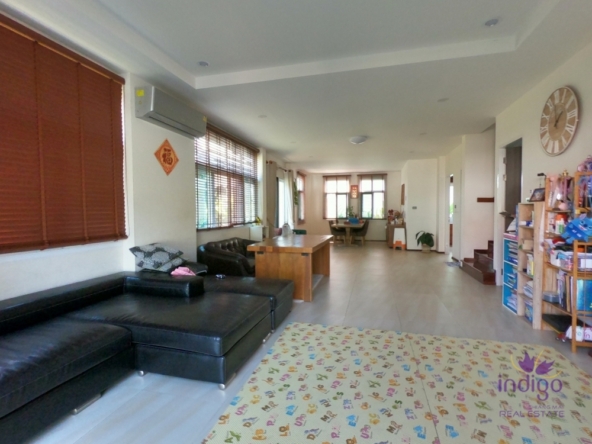 Beautiful 4 bedroom house for sale in a sought after community close to many international schools