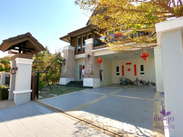 Beautiful 4 bedroom house for sale in a sought after community close to many international schools