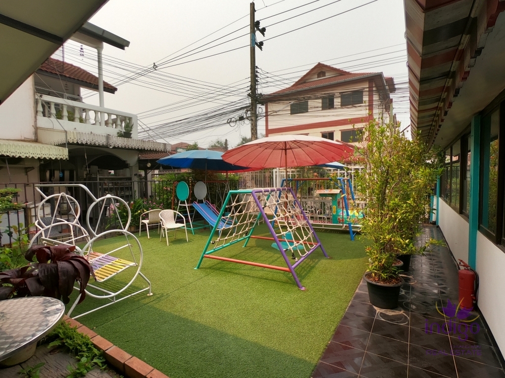 Great property with a house and a  restaurant business on the premises close to Big C Supercenter Hangdong