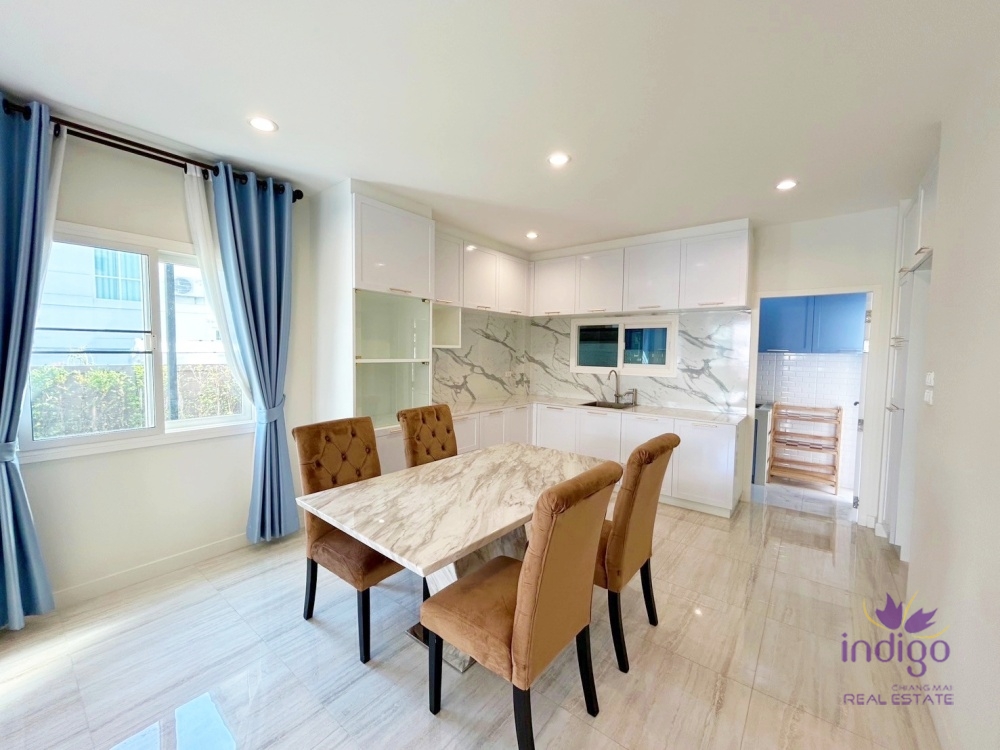 Lovely immaculate 4 bedroom home for sale in Chiang Mai city