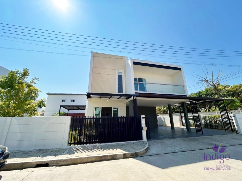Lovely immaculate 4 bedroom home for sale in Chiang Mai city