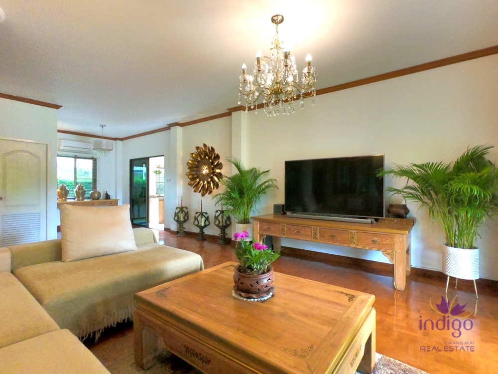 classic-style residence with a private large garden in a peaceful neighbourhood close to Chiang Mai city.-I-3889