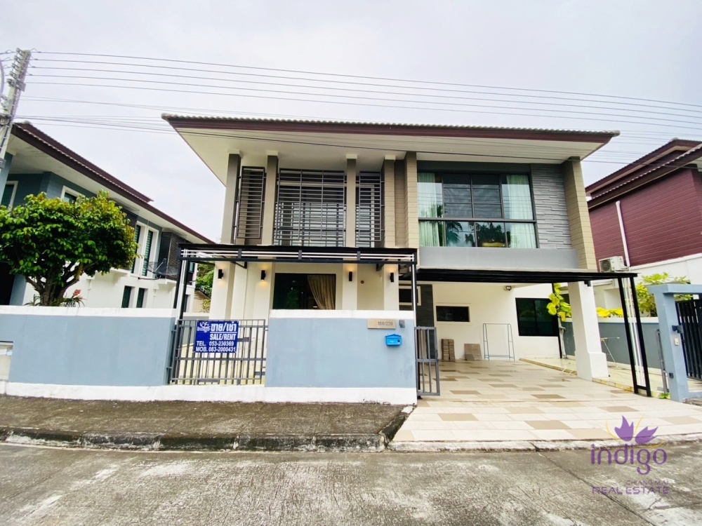 Beautifully decorated 3 bedroom lake front house for sale at Ornsirin 11