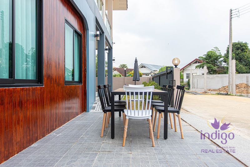 just minutes from Meechok Plaza. Perfect for Airbnb