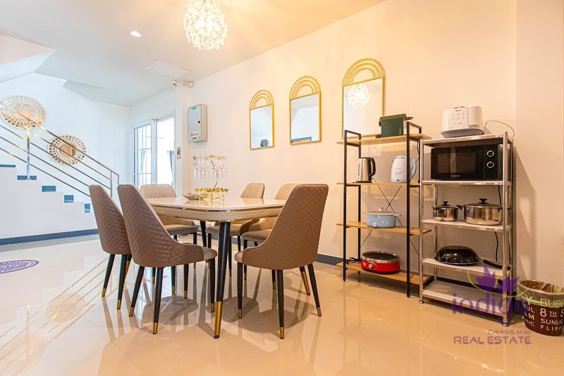 just minutes from Meechok Plaza. Perfect for Airbnb