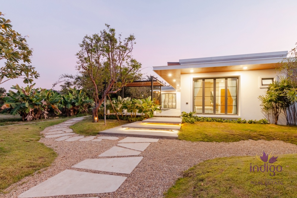 Lovely single storey modern 3 bedroom home with a private salt water pool in a peaceful and quiet area in Saraphi