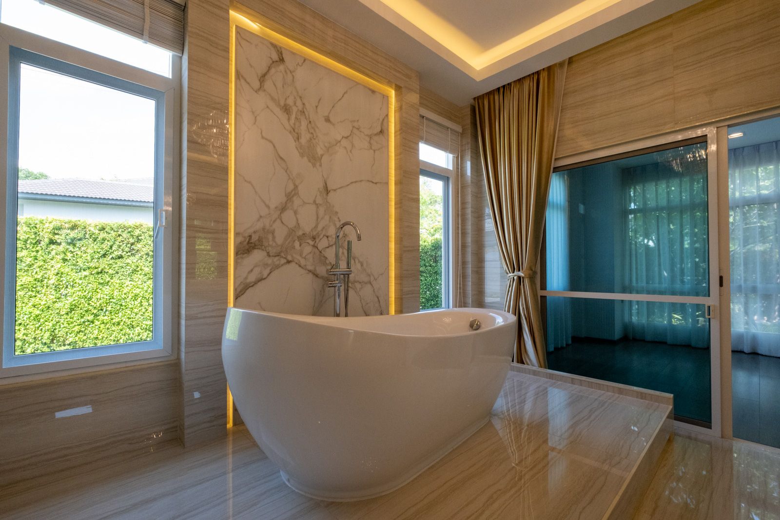 Luxury Residence in Serene Lake