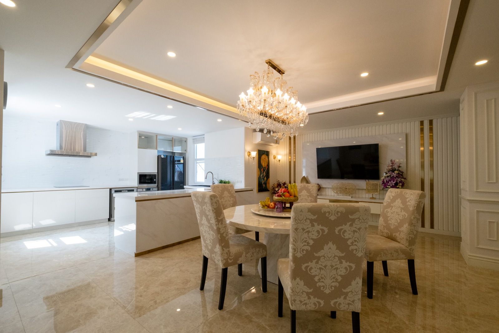 Luxury Residence in Serene Lake