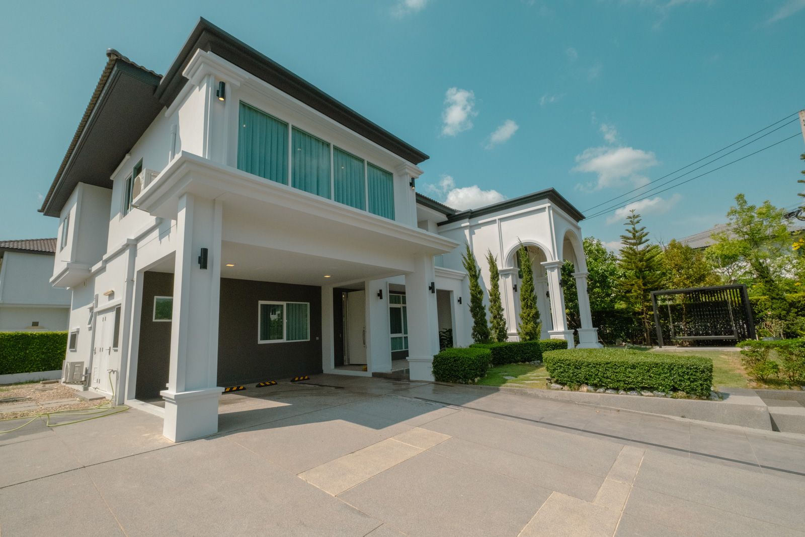 Luxury Residence in Serene Lake