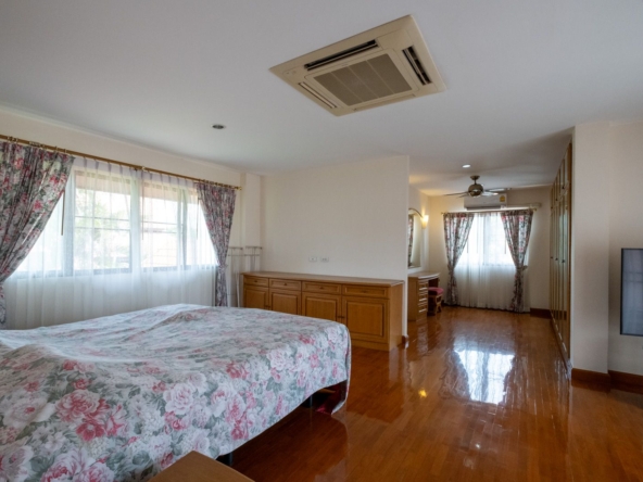 4 Bedroom with Guesthouse in Great Location-TNP-D1160