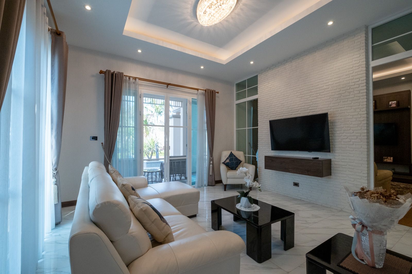 Lakeside Luxury 3-Bedroom: Exclusive Pool Villa in Mae Rim-TNP-D1198