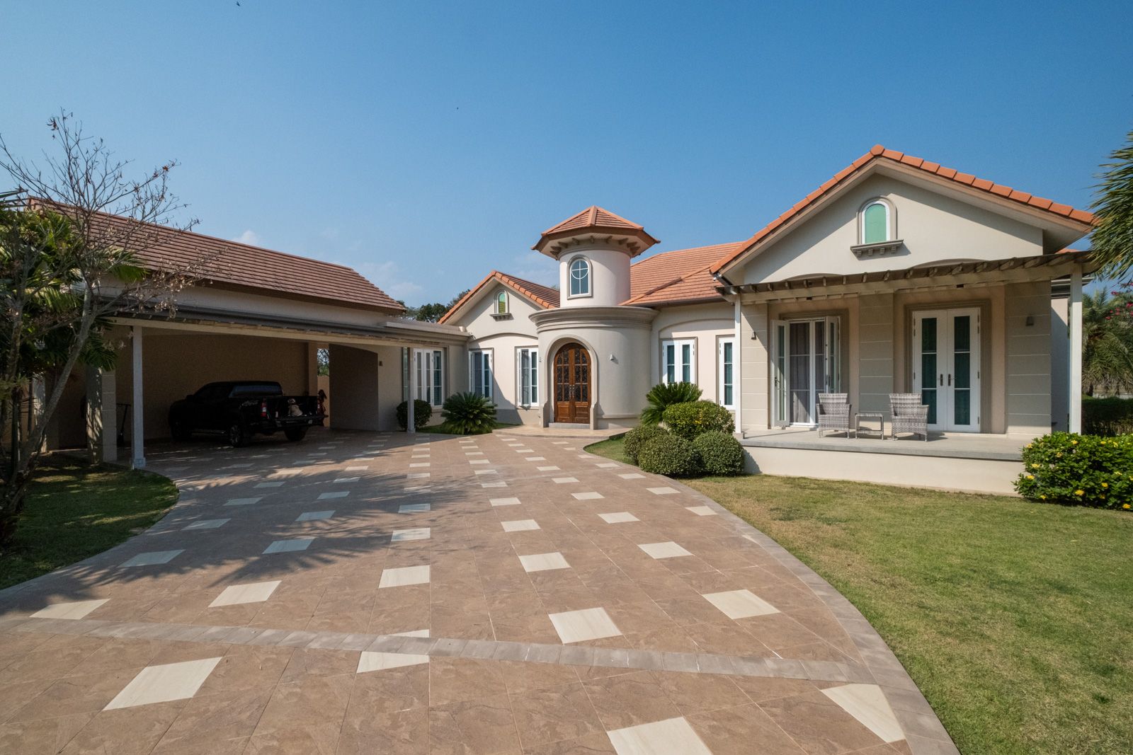 Lakeside Luxury 3-Bedroom: Exclusive Pool Villa in Mae Rim-TNP-D1198