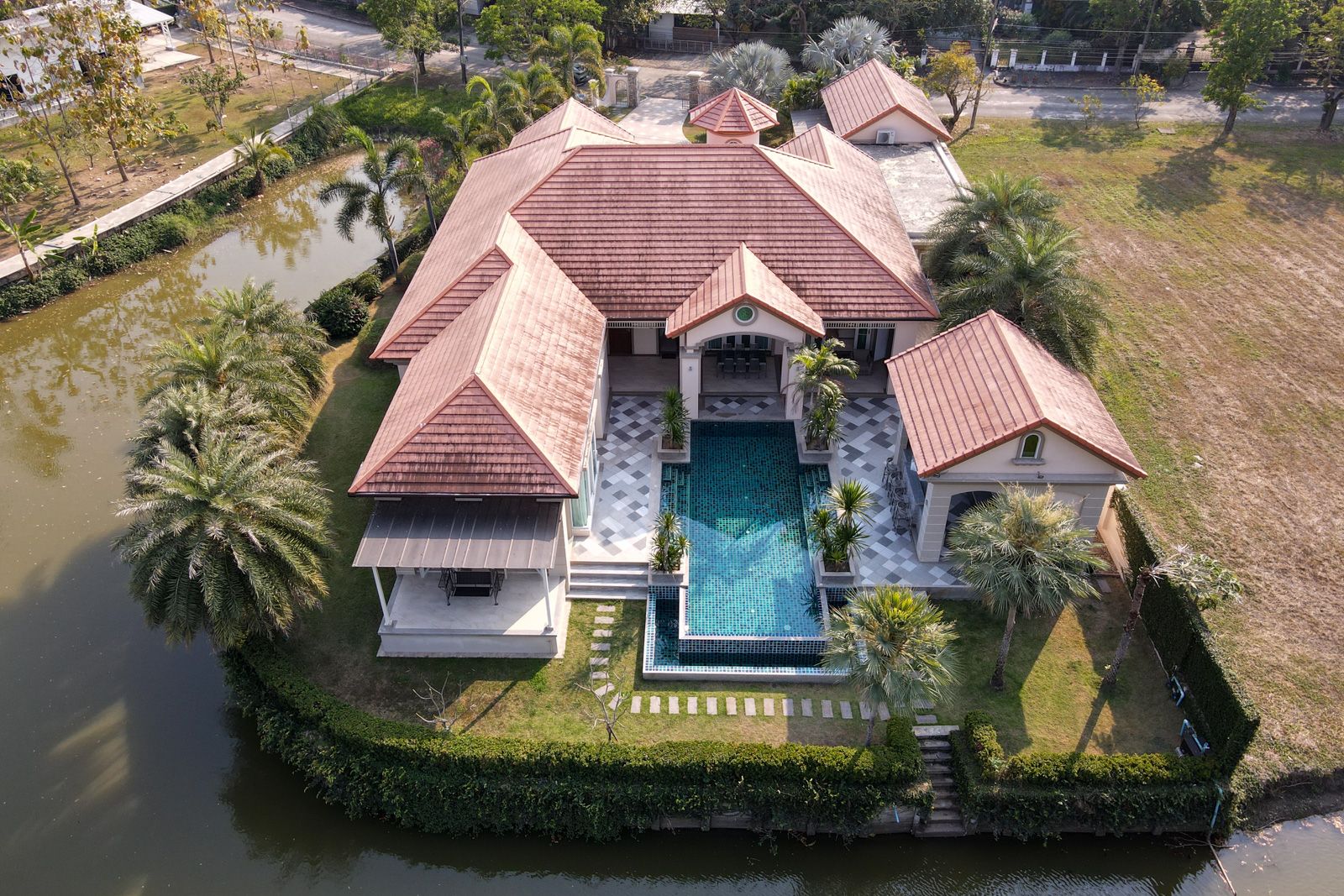 Lakeside Luxury 3-Bedroom: Exclusive Pool Villa in Mae Rim-TNP-D1198