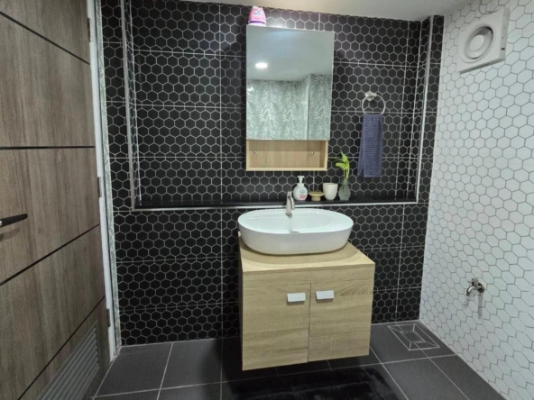 Modern 3-Bedroom in San Sai: Fully Furnished 2-Story Split-Level Near City-TNP-D1123