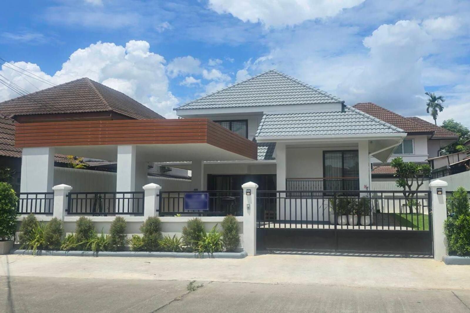 Modern 3-Bedroom in San Sai: Fully Furnished 2-Story Split-Level Near City-TNP-D1123