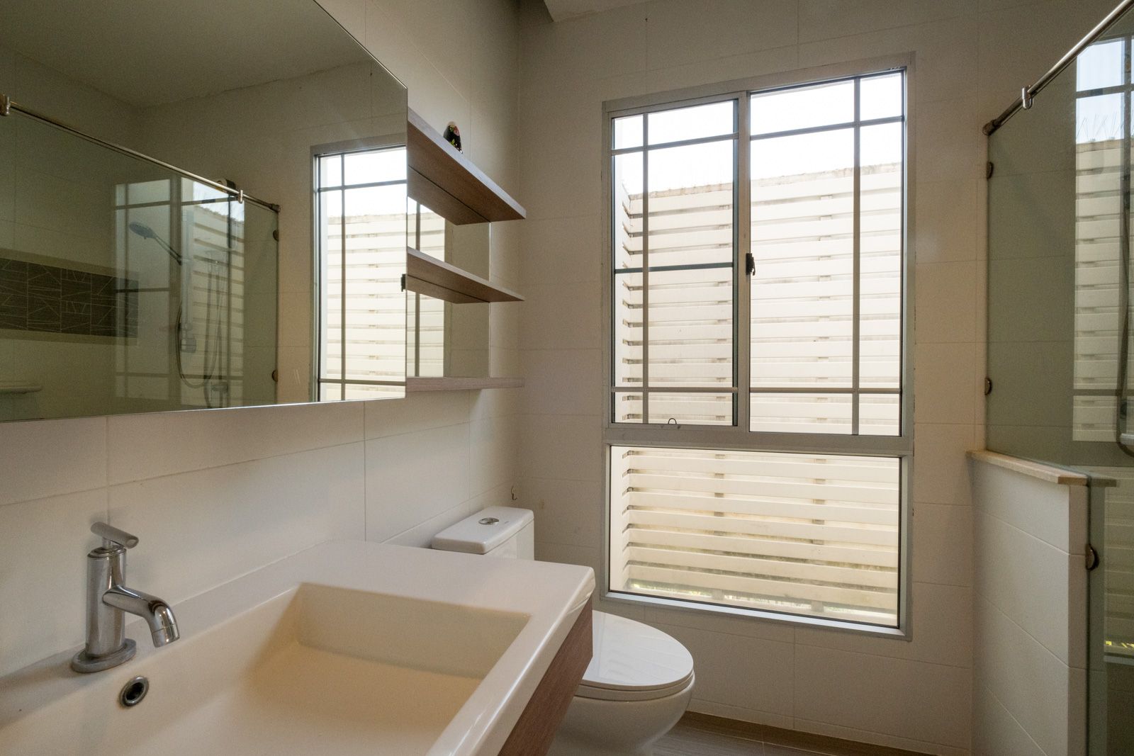 Modern 3-Bedroom Haven in Land and House