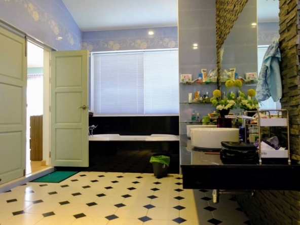 Spacious 6 Bedroom Villa in San Pa Tong-TNP-D589