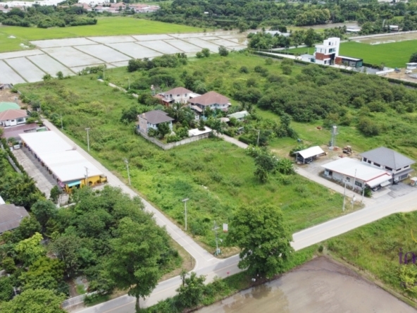 Land for sale 3 rai 60 wah. Prime location in